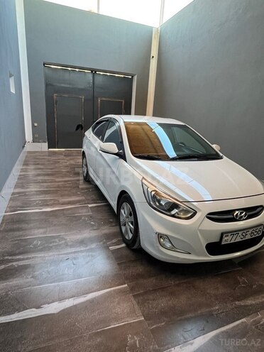 Hyundai Accent-4