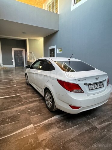 Hyundai Accent-6