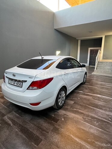 Hyundai Accent-5