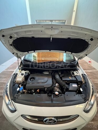 Hyundai Accent-14
