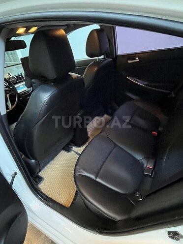 Hyundai Accent-9