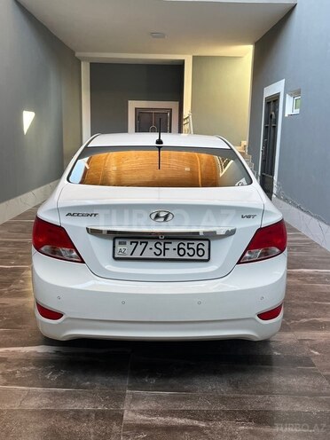 Hyundai Accent-2