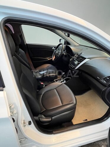 Hyundai Accent-7