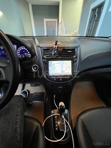 Hyundai Accent-10