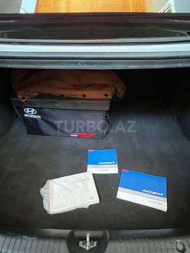 Hyundai Accent-13