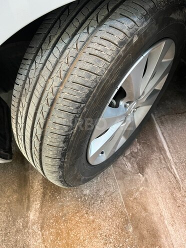 Hyundai Accent-16