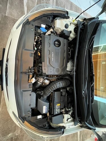 Hyundai Accent-15