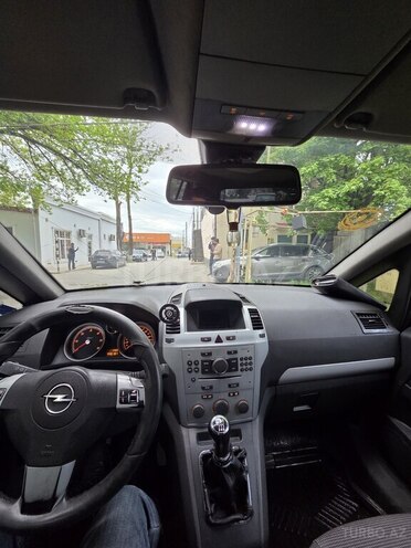 Opel Zafira-5