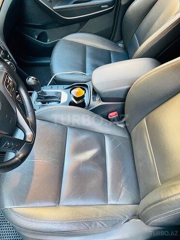 Hyundai Santa Fe-8