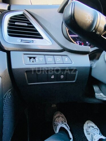 Hyundai Santa Fe-13