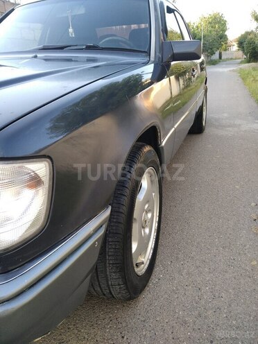 Mercedes 220 E-5