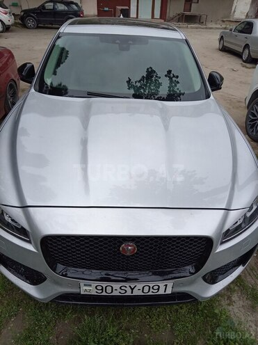 Jaguar F-Pace-13