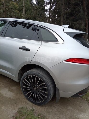 Jaguar F-Pace-15