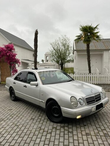 Mercedes E 220-3