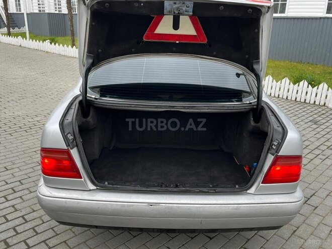 Mercedes E 220-9