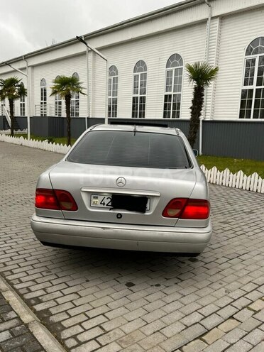 Mercedes E 220-8