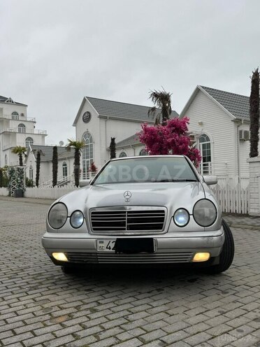 Mercedes E 220-10
