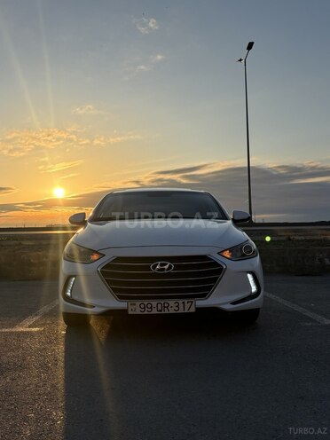 Hyundai Elantra-3