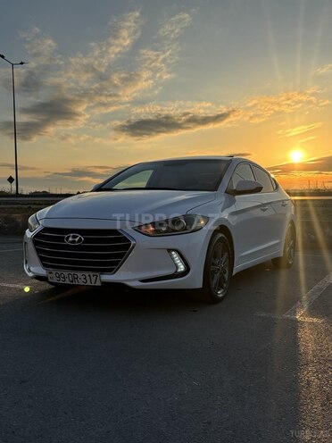 Hyundai Elantra-1