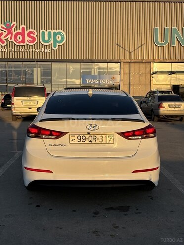 Hyundai Elantra-4