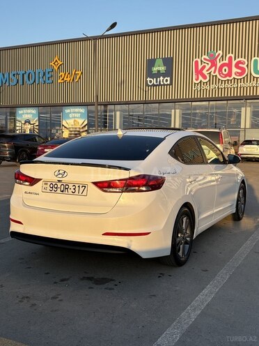 Hyundai Elantra-5