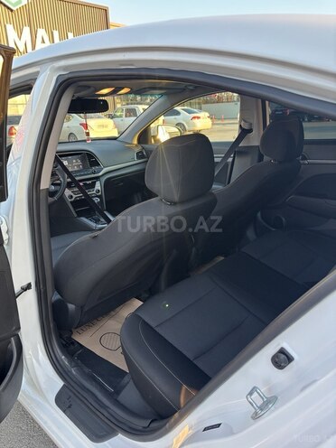 Hyundai Elantra-9