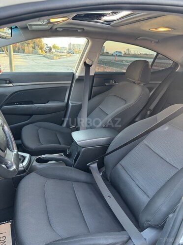Hyundai Elantra-8