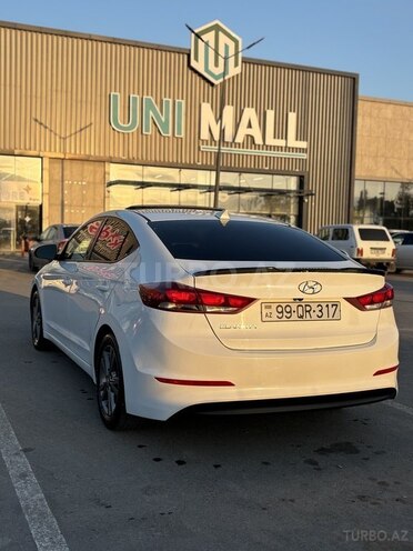 Hyundai Elantra-6