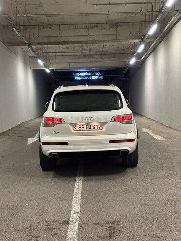 Audi Q7-4
