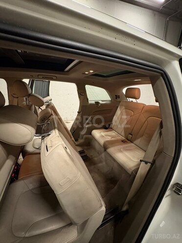 Audi Q7-11