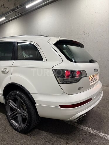 Audi Q7-6