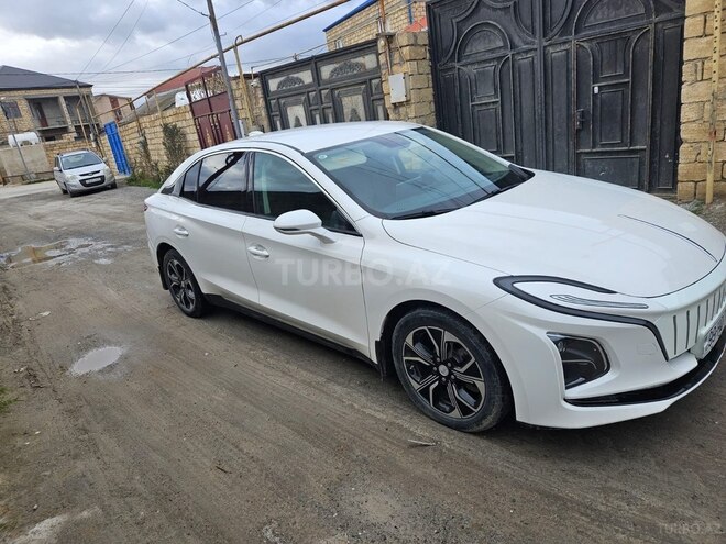 Hongqi E-QM5-7