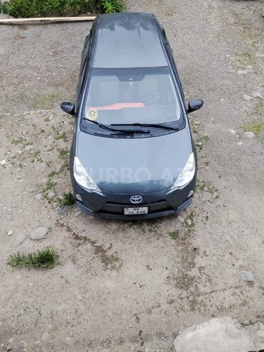Toyota Prius C-9