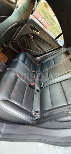 Mercedes CLA 250 4MATIC-12