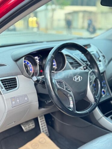 Hyundai Elantra-12