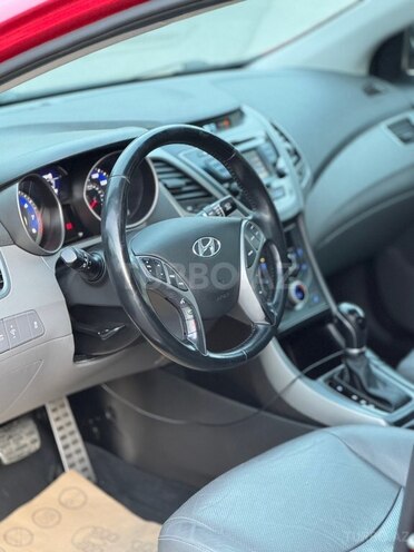 Hyundai Elantra-13