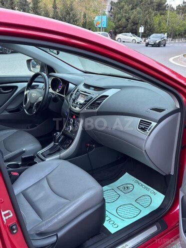 Hyundai Elantra-16