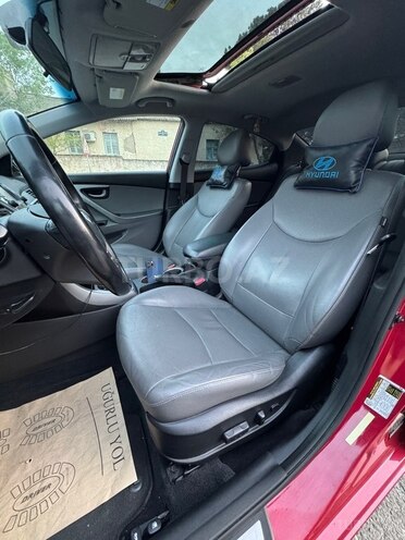 Hyundai Elantra-15