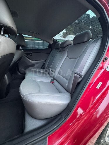 Hyundai Elantra-18