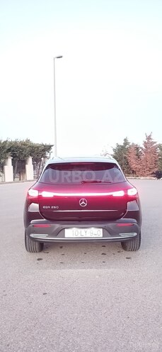 Mercedes EQA 250-8