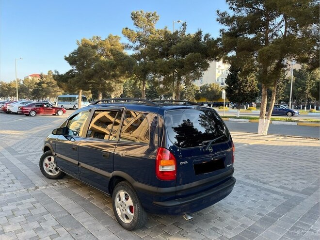 Opel Zafira-2