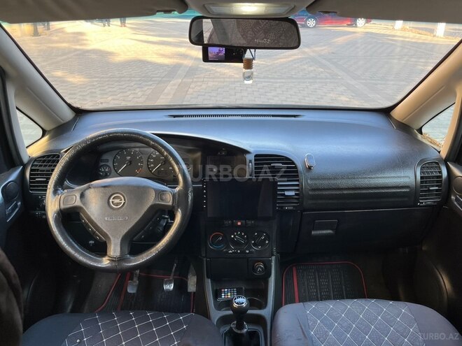 Opel Zafira-5