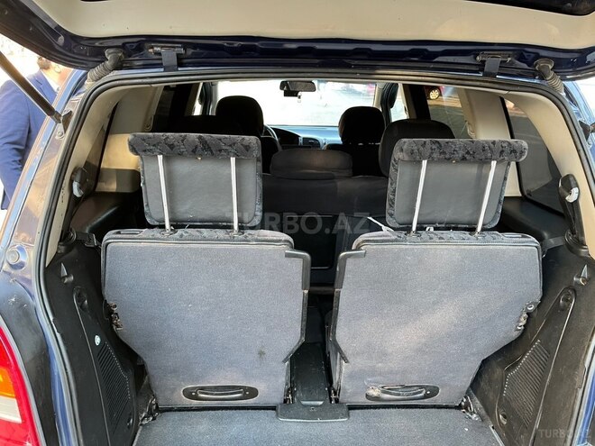Opel Zafira-9