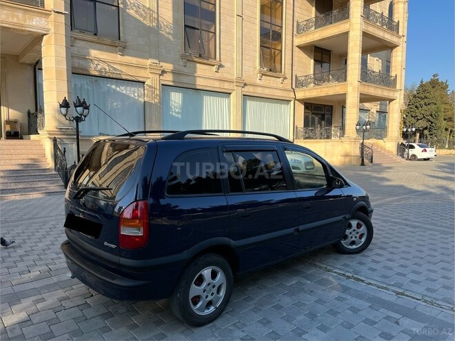 Opel Zafira-11