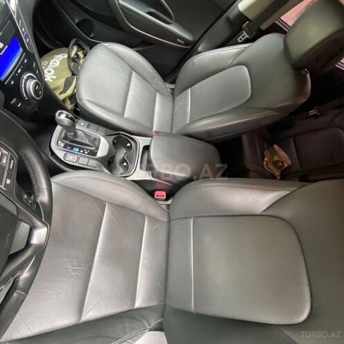 Hyundai Santa Fe-6
