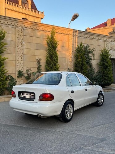 Hyundai Accent-4