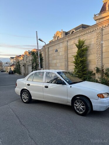 Hyundai Accent-6