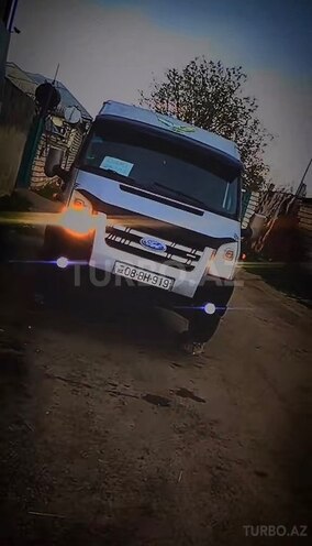 Ford Transit-5
