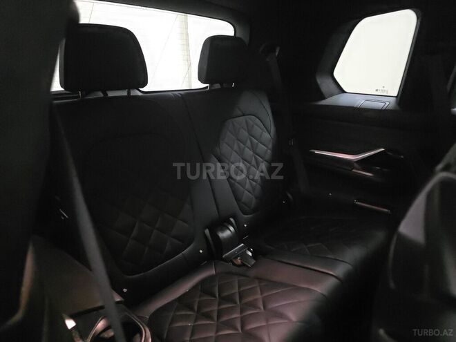 BMW X7-10