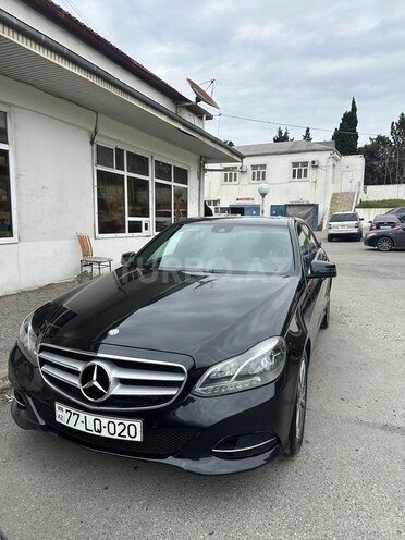 Mercedes E 220-1